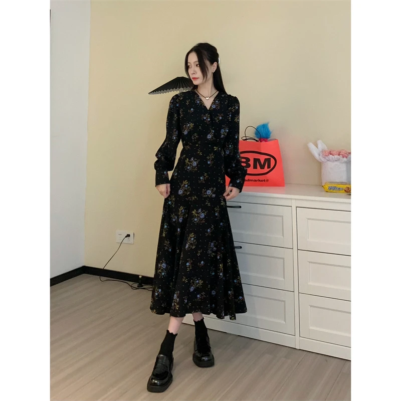 赫本风女装法式长款黑色秋季显瘦高腰气质碎花时尚收腰连衣裙M064