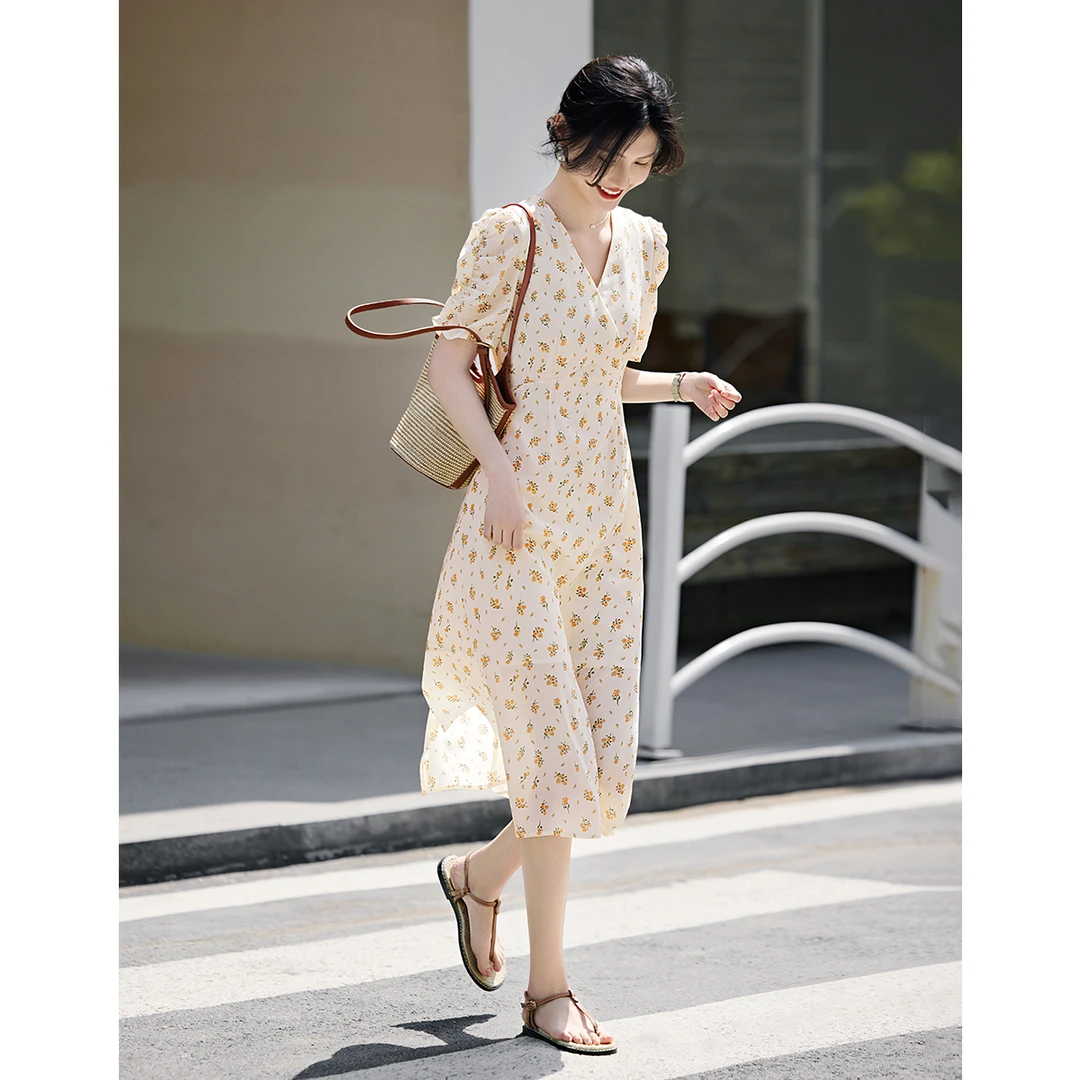 法式优雅茶歇裙女夏季收腰显瘦V领碎花连衣裙时尚气质温柔雪纺裙