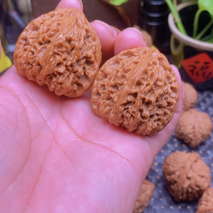 核桃核雕A****6南疆石狮子头