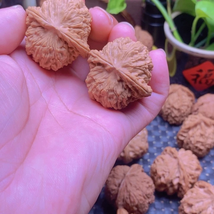 核桃核雕乾隆莫狮子头