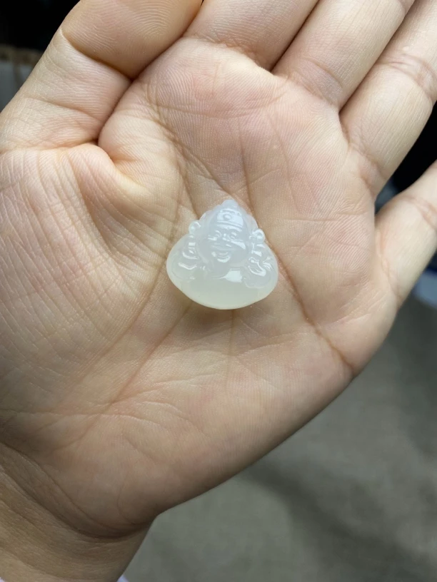 天然和田玉青海白高冰底抱抱小财神锁骨坠自带送人必备