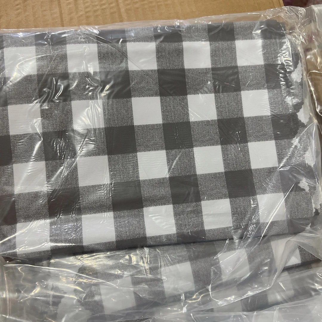 D2灰白格子外贸原单防水防油桌布 137×198