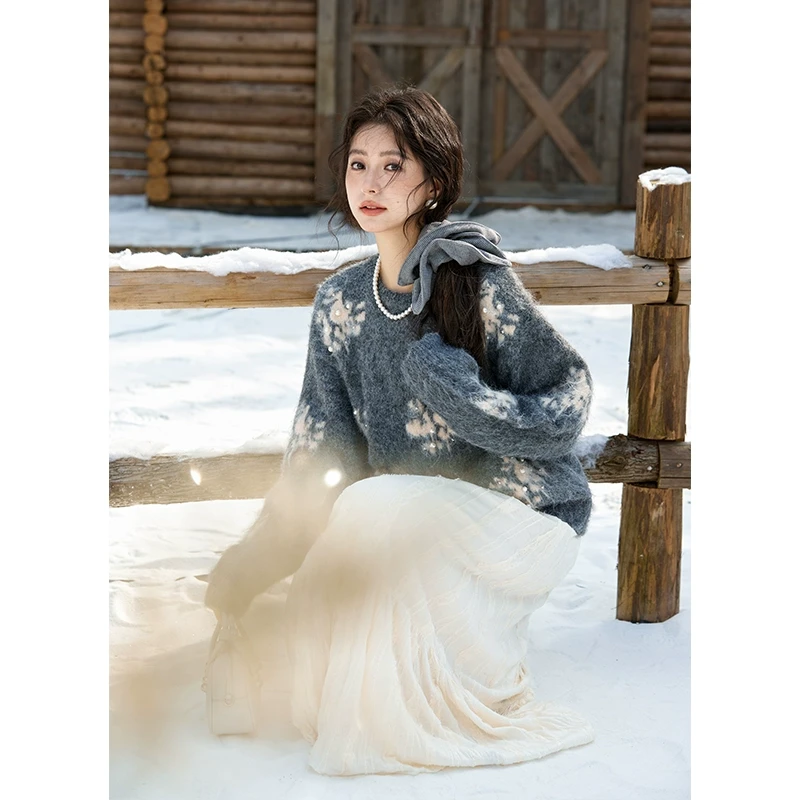 谜秀新品灰色珍珠花朵毛绒毛衣女秋冬气质慵懒厚上衣百搭春秋显瘦