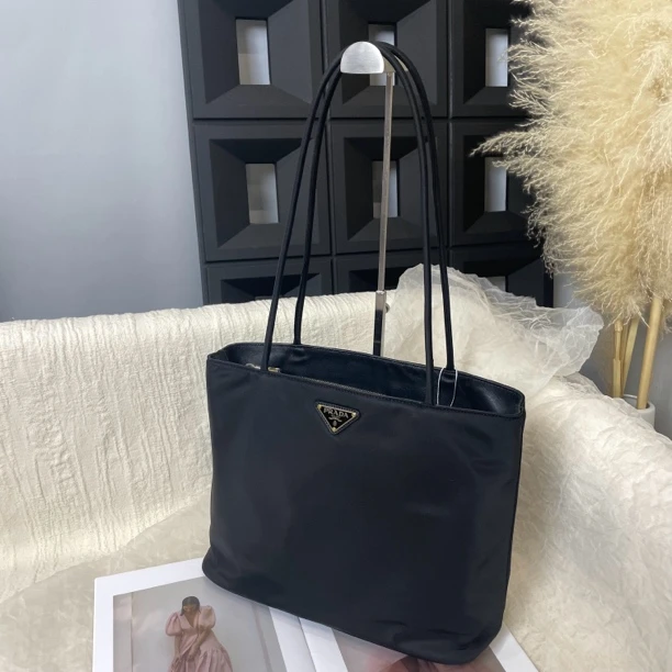 95新 Prada/普拉达 黑金降落伞单肩托特包