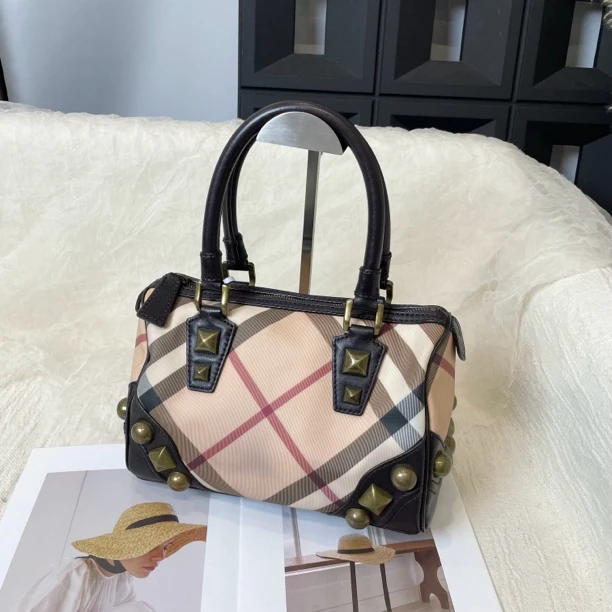 95新 BURBERRY/博柏利 格纹铆钉手提28 波士顿
