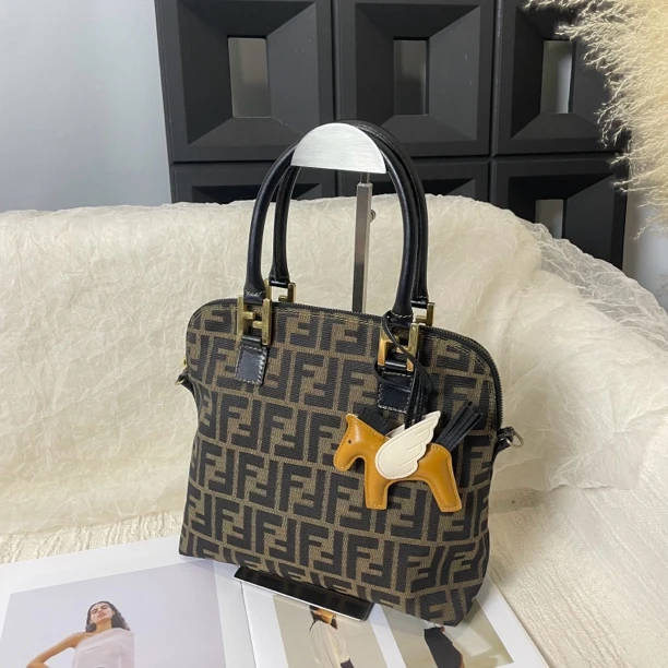 95新 FENDI/芬迪 老花贝壳手提单肩包