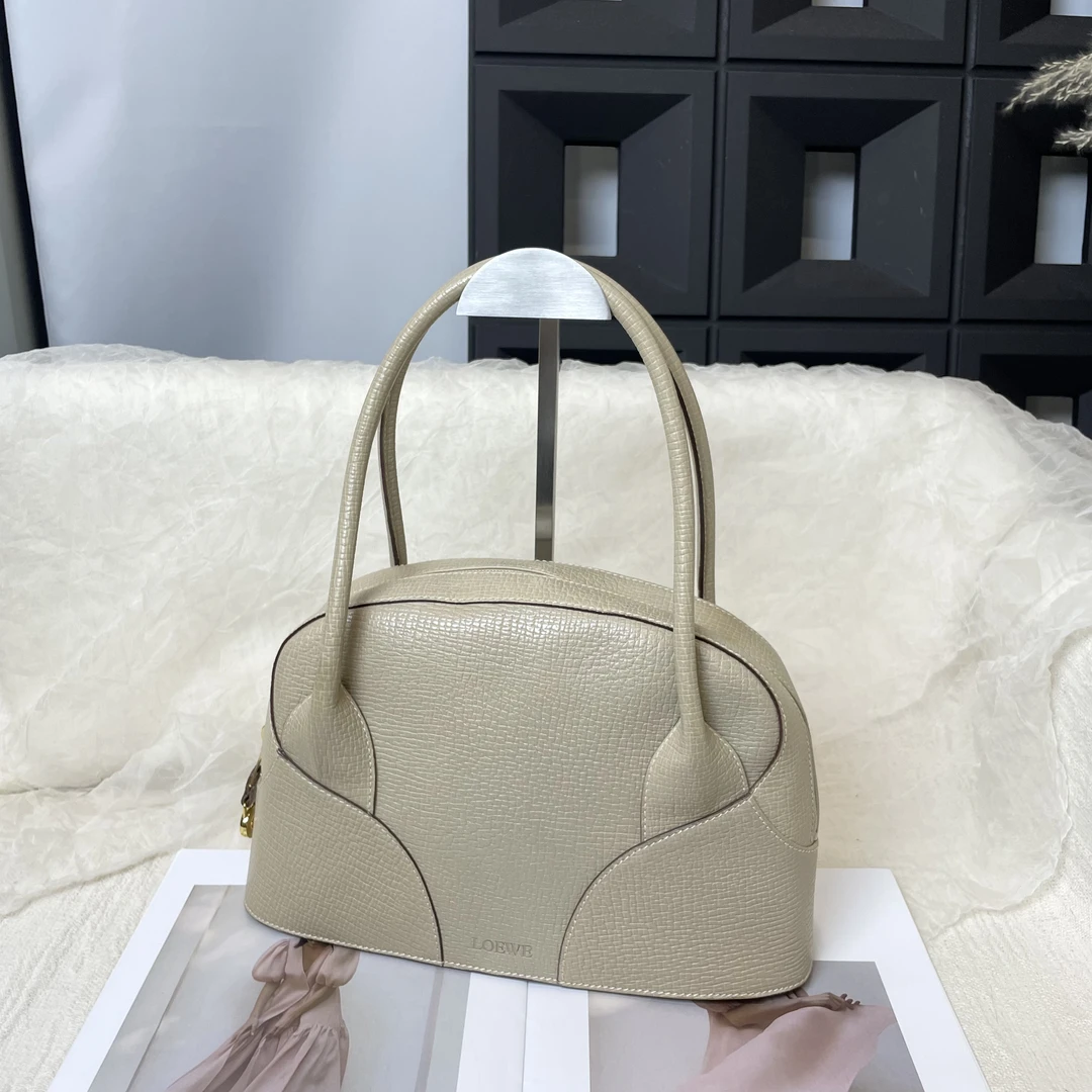 95新 LOEWE/罗意威 奶灰色小象单肩包