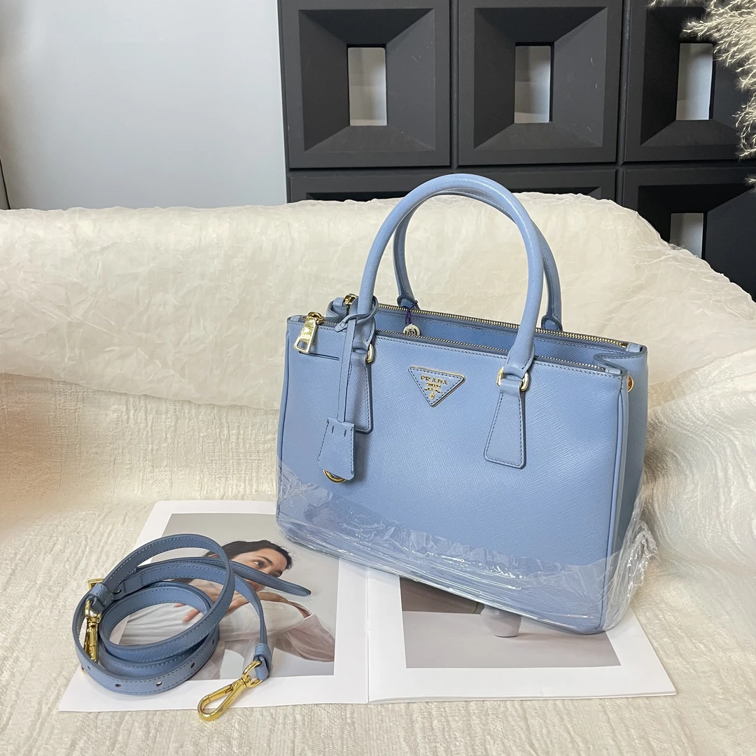95新 Prada/普拉达 淡蓝色十字纹杀手斜挎包