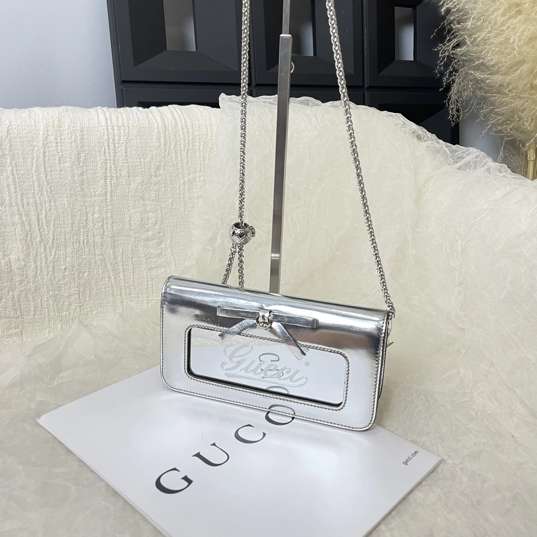 95新 GUCCI/古驰 银色皮质手拿包