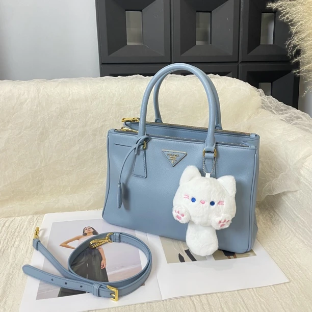 95新 Prada/普拉达 淡蓝色十字纹杀手斜挎包