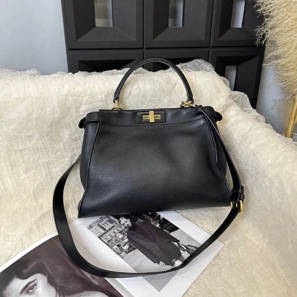 95新 FENDI/芬迪 黑金Peekaboo中号手提斜挎包