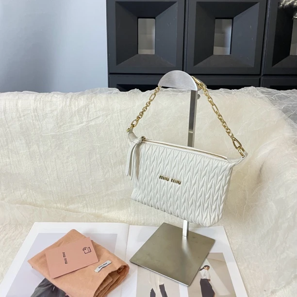 99新 MIU MIU/缪缪 白金褶皱链条单肩包