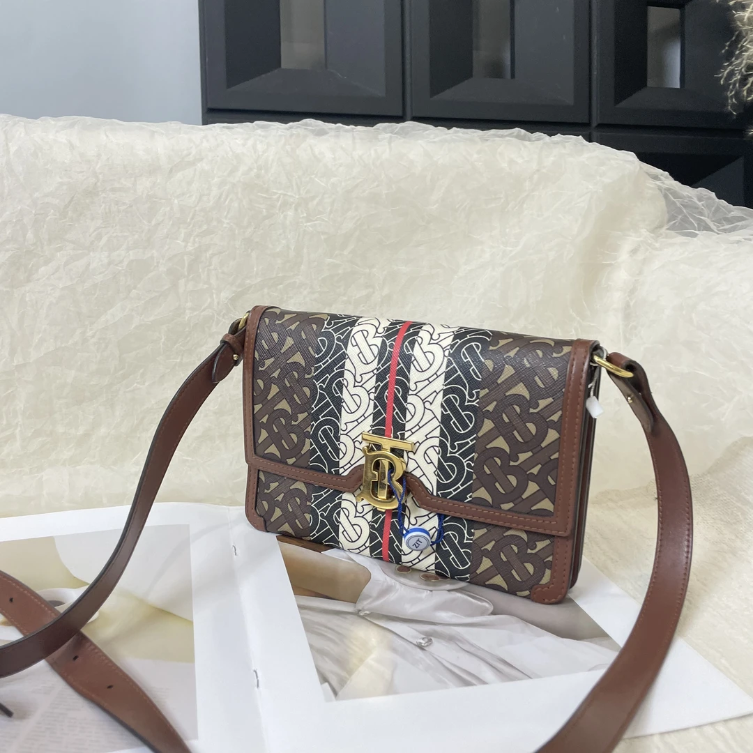 95新 BURBERRY/博柏利 TB扣老花斜挎邮差包