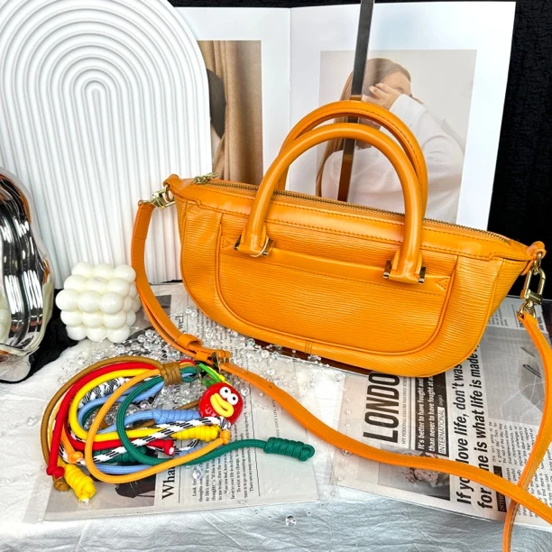 95新 LouisVuitton/路易威登 橘色水波纹手提斜挎包