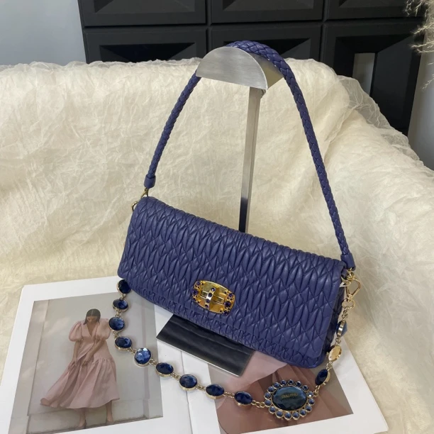 95新 MIU MIU/缪缪 小号葡萄紫钻链褶皱单肩包