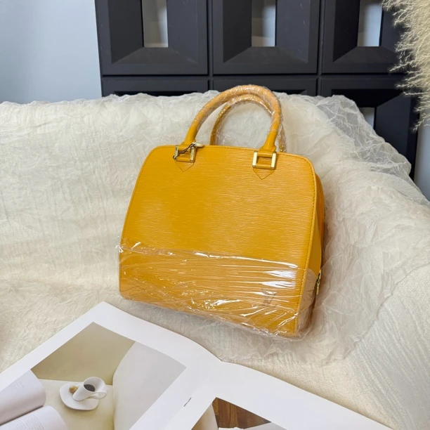 95新 LouisVuitton/路易威登 芒果黄水波纹手提包