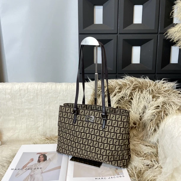 95新 FENDI/芬迪 老花正标单肩托特包