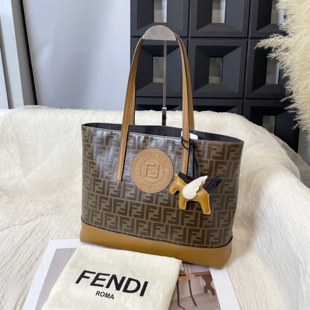 95新 FENDI/芬迪 老花拼皮双F单肩购物袋