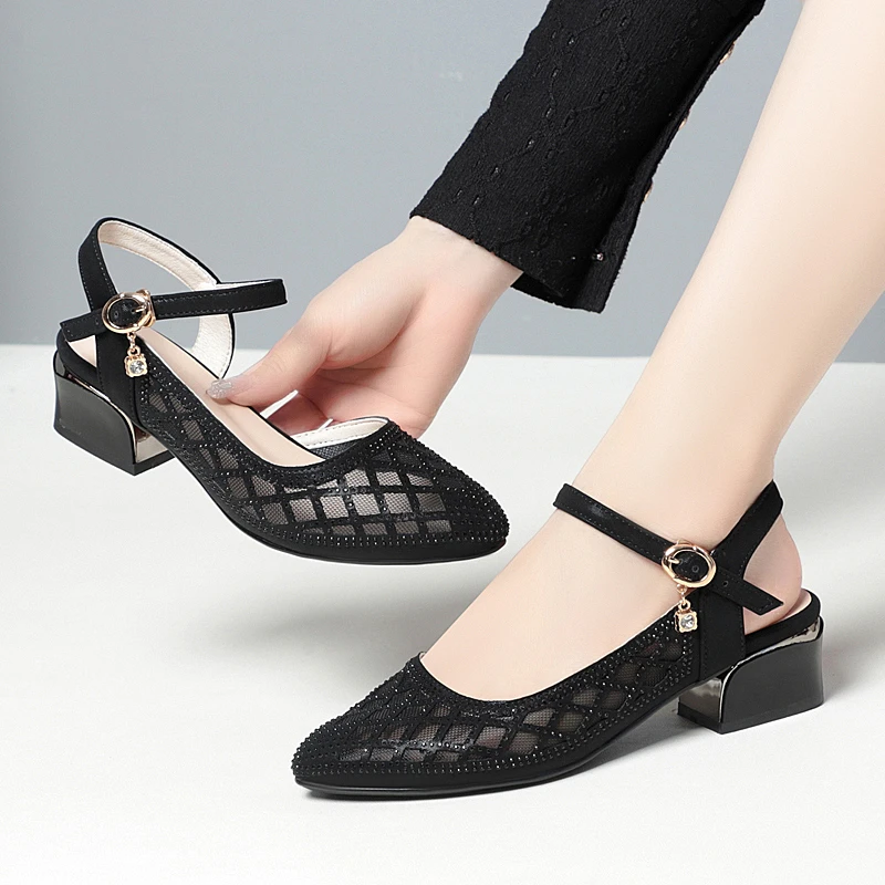 夏季镂空网面透气女式凉鞋真皮亮钻镂空浅口尖头舒适中跟软底鞋子