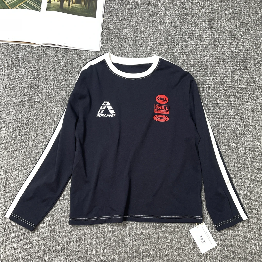 81442余小鱼 藏青色字母印花拼接杠条设计圆领长袖T恤女装