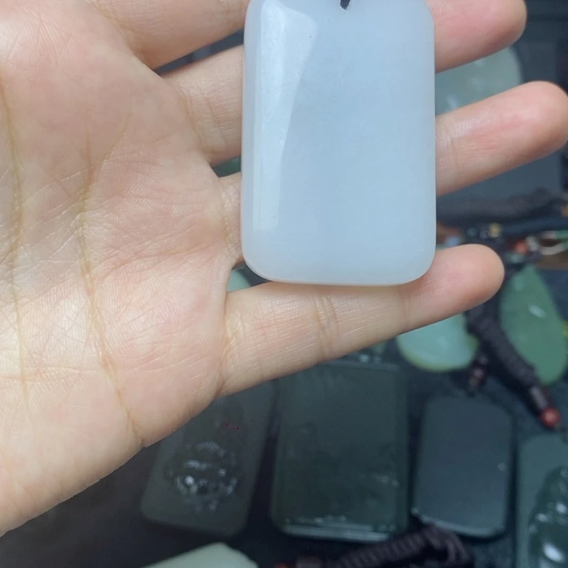 【闪购商品】石英质玉颈饰未镶嵌一***们