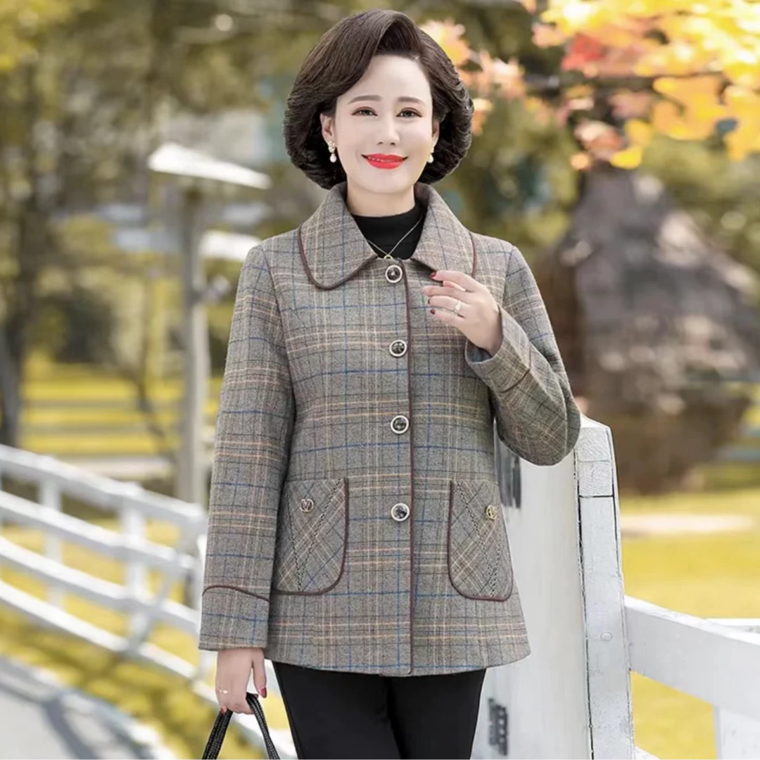 秋冬新款高档妈妈翻领格子洋气时尚中年气质外套中老年妈妈装