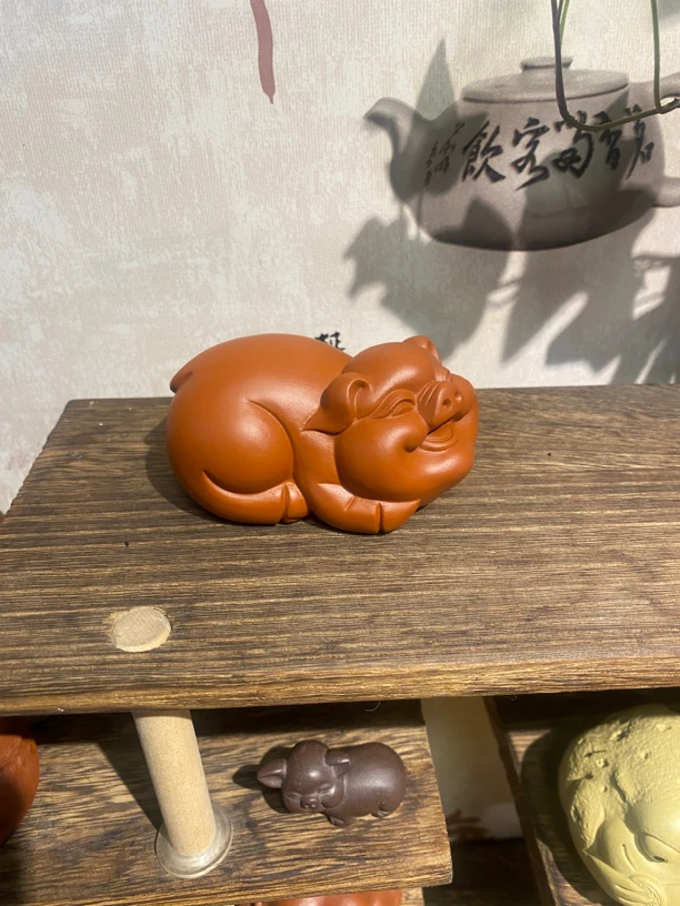 紫砂茶宠。朱泥福猪