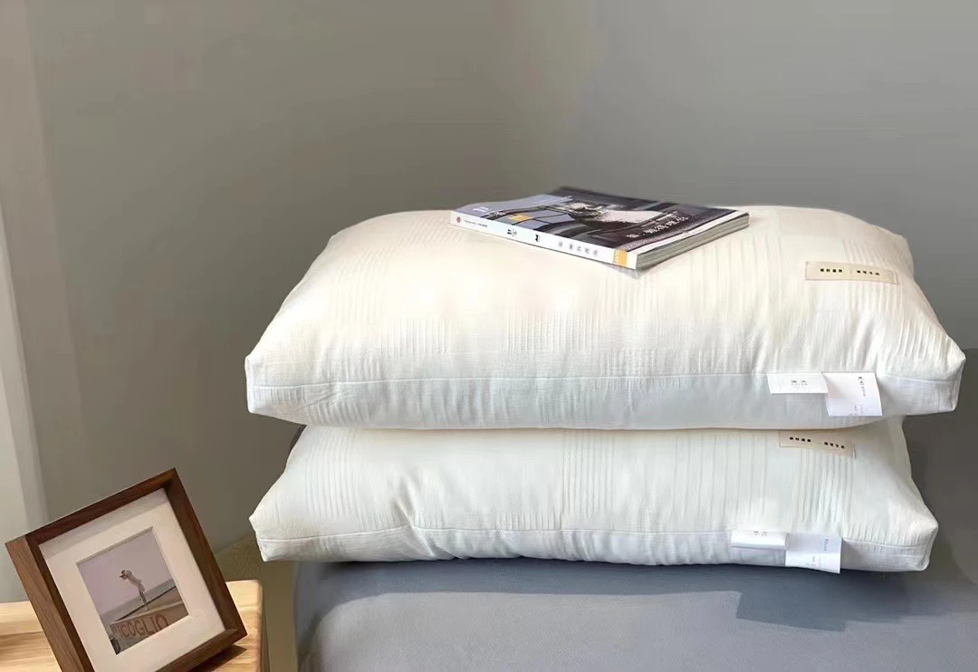 柔软舒适原棉枕芯高度适中不高不矮