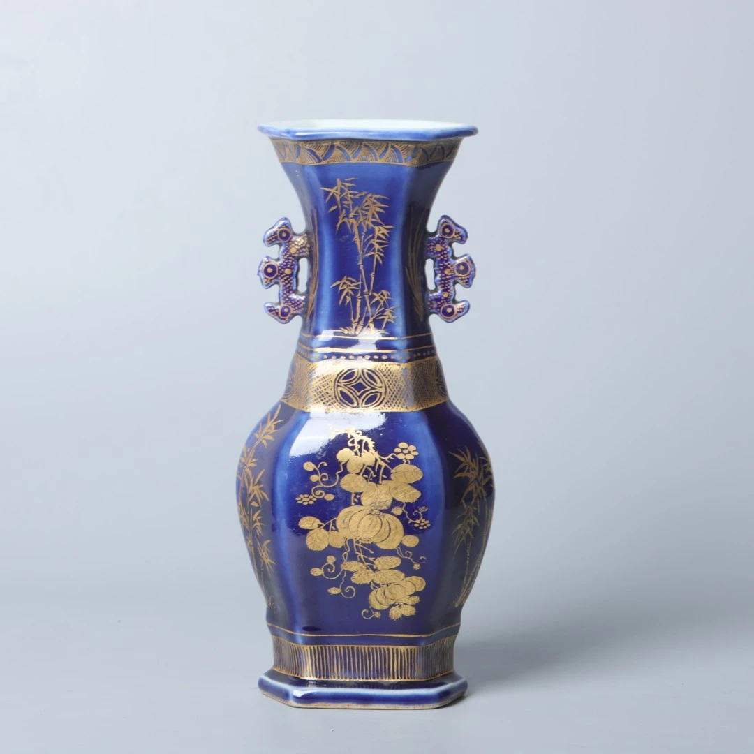 清乾隆霁蓝釉描金高士图六方瓶(后修耳）M23HZ032B56