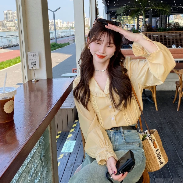 Berry 喜你而欢大庞雅丹 V领黄色荷叶领衬衫女秋气质泡泡袖上衣