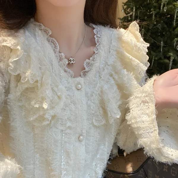 Berry 喜你而欢大庞雅丹 V领白色加厚蕾丝衫女法式百搭喇叭袖上衣