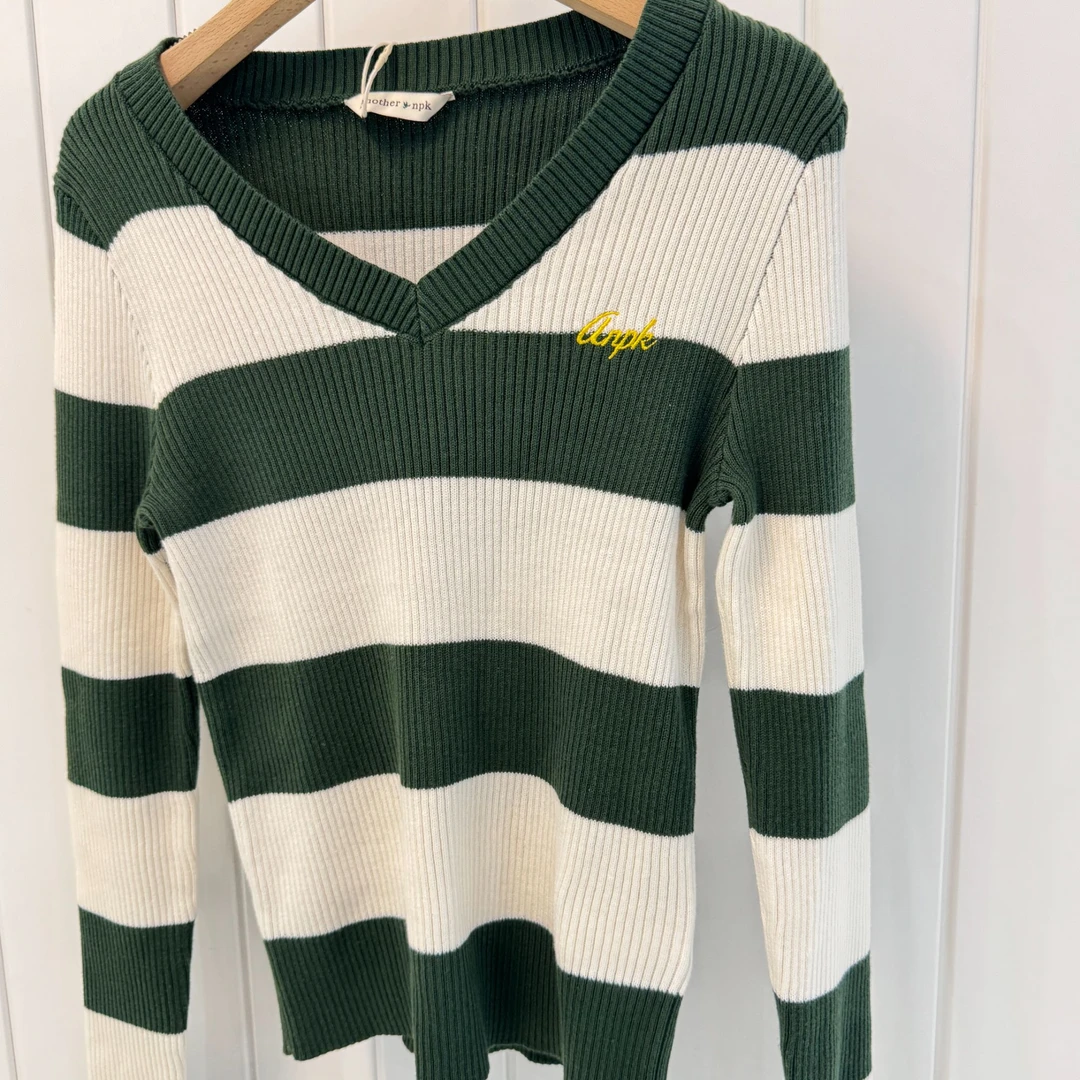 ANPK【禾子宠粉专款】女装时尚休闲学院风针织毛衣AD141C1228