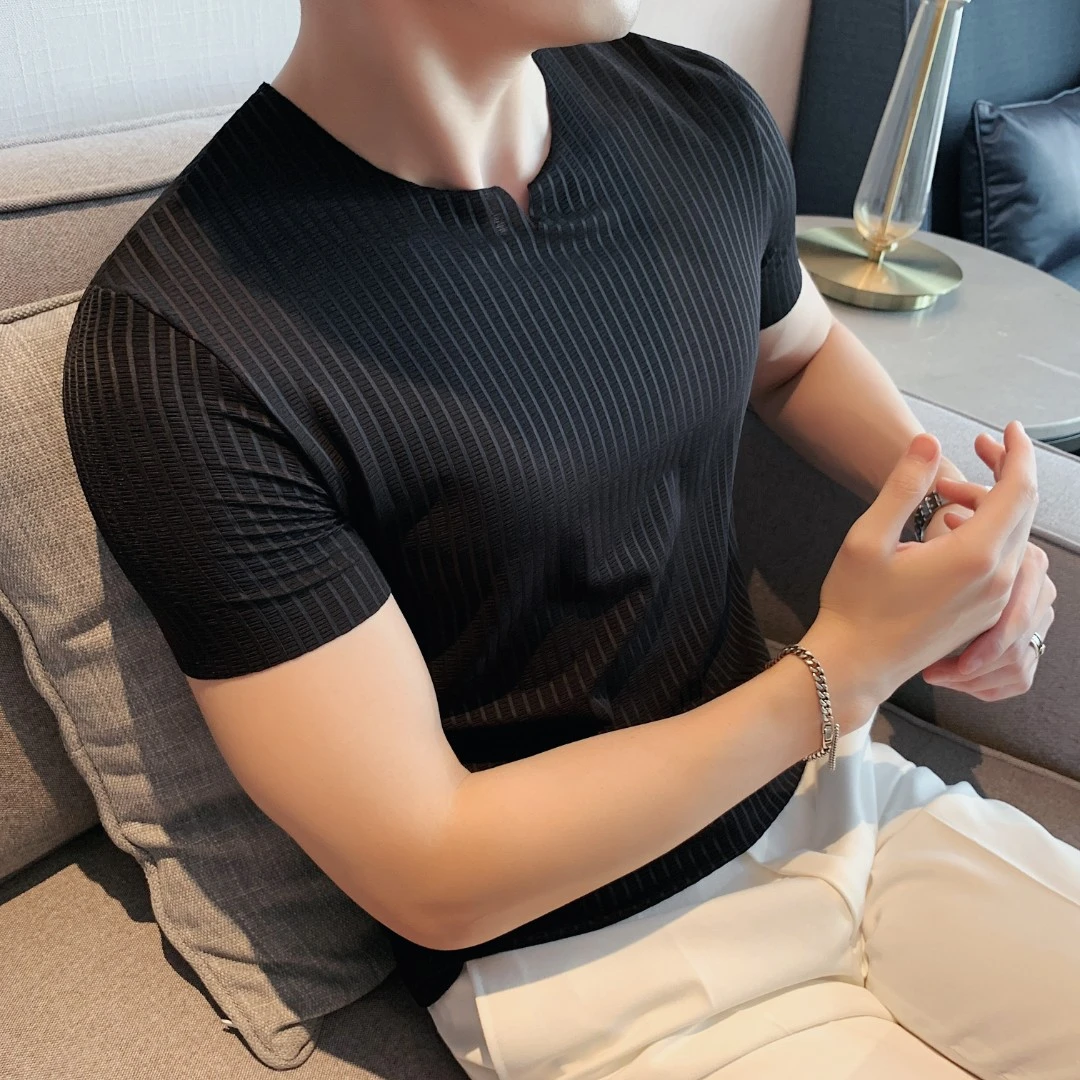 高级感男士短袖t恤潮牌无痕薄款上衣舒适弹力镂空条纹v领半袖夏季