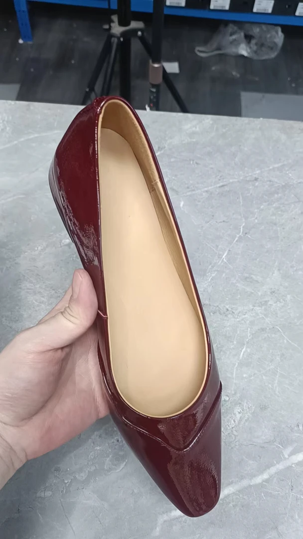 24176酒红色百搭单鞋