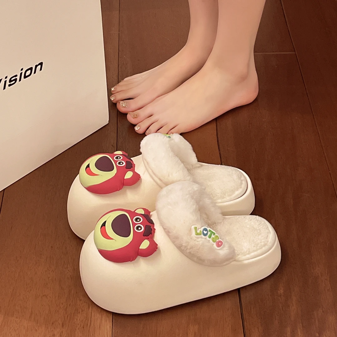 可爱卡通草莓熊防水棉拖鞋女2024秋冬新款外穿厚底家居保暖包头拖