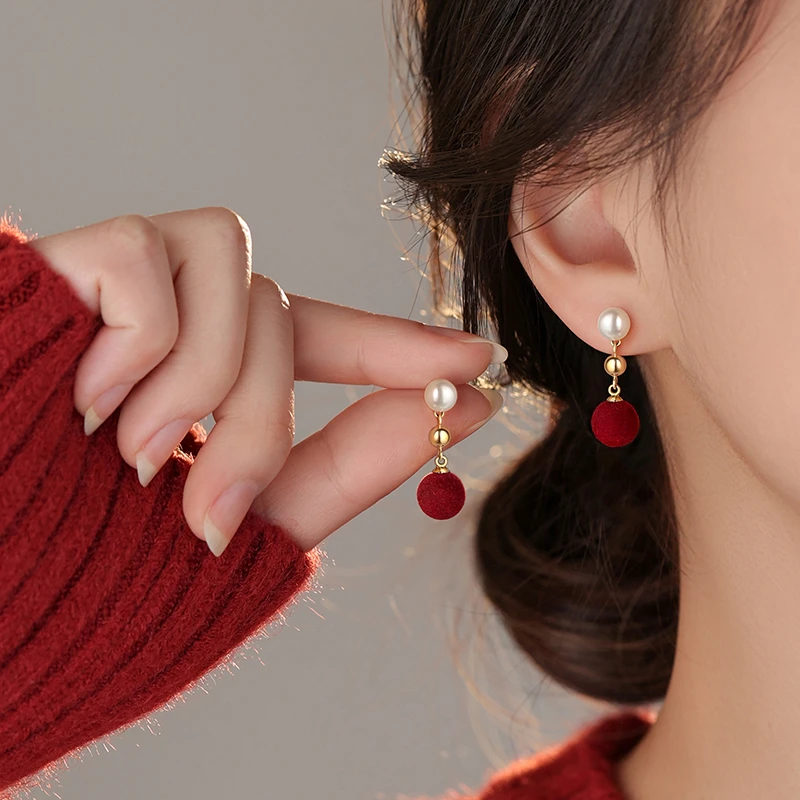 合金仿珍珠耳饰 999银针绒球耳钉新年ins小众设计感红色气质饰品