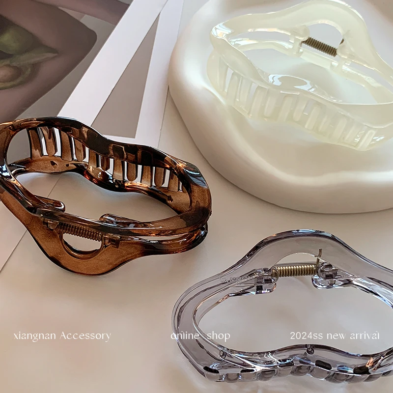 果冻鲨鱼夹女高级感后脑勺盘发大号简约头饰新款小众百搭气质抓夹