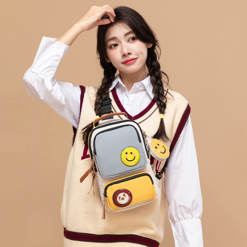 TINYAT/天逸撞色ins女生胸包可爱魔术贴徽章儿童包百搭学生斜挎包