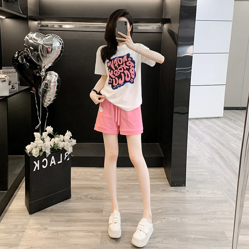 多巴胺穿搭一整套女夏季新款时尚减龄白色短袖T恤粉色短裤两件套