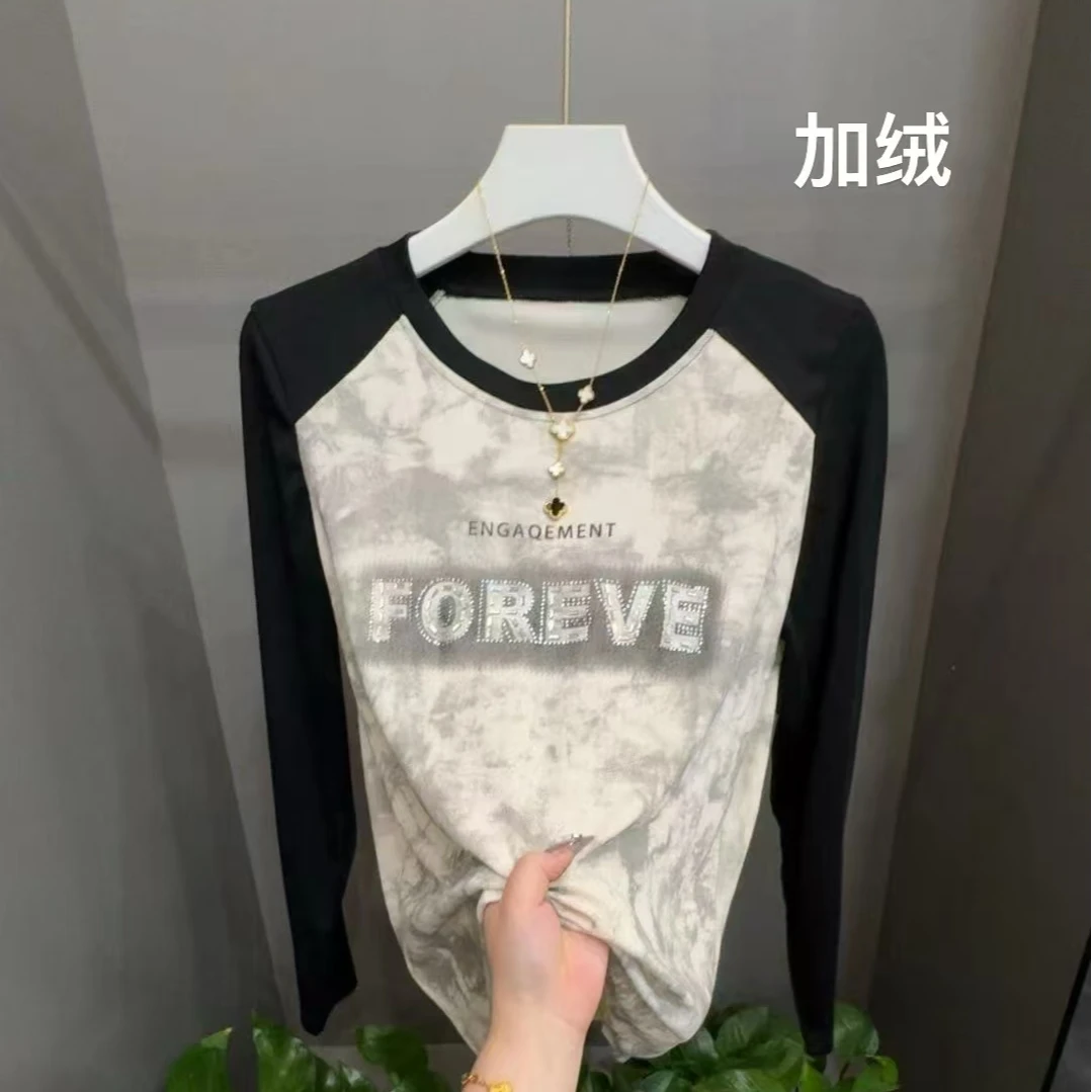 2024冬季新款轻奢遮肉大码拼接粘钻印染圆低领长袖薄绒T恤728