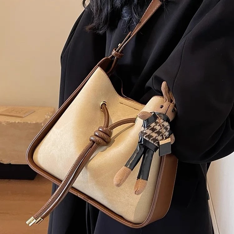 稻草人小兔子水桶包包大容量单肩斜挎女包时尚百搭休闲洋气