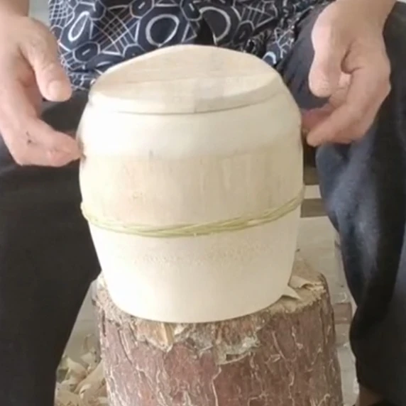 高山老楠竹制做竹筒饭蒸，蒸米饭香