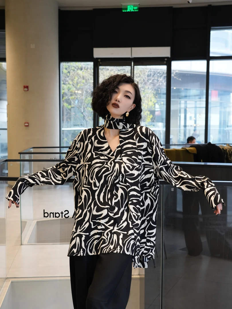 POPULARYW【千丝不紊】Z·R上品屋黑白斑马纹印花V领系带宽松衬衫