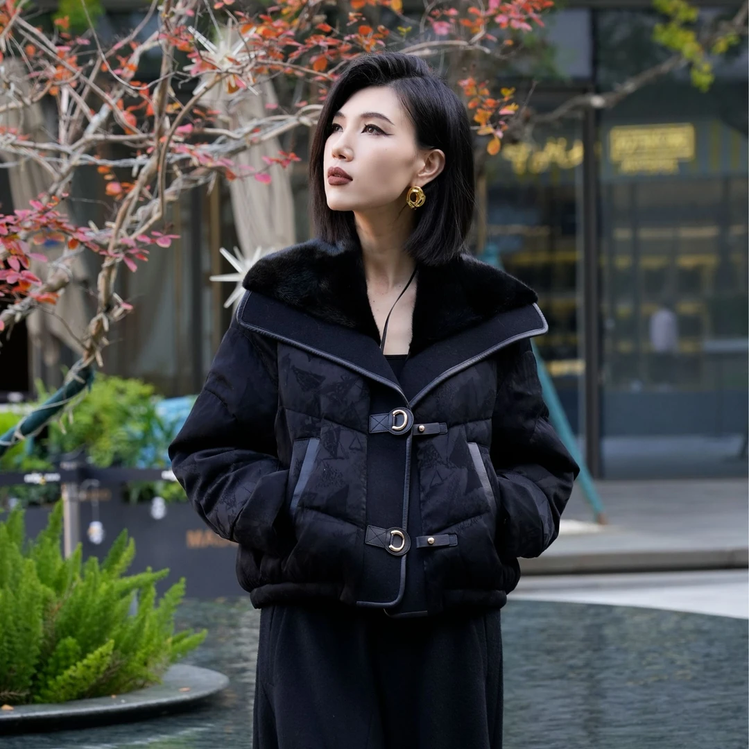 POPULARYW【苍岫覆月】Z·R上品屋 大翻领宽松提花PU皮扣羽绒服