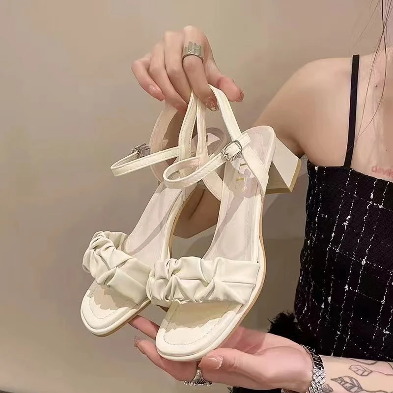 【微瑕】227-8百搭时尚粗跟中跟露趾仙女风休闲纯色一字式云朵凉鞋