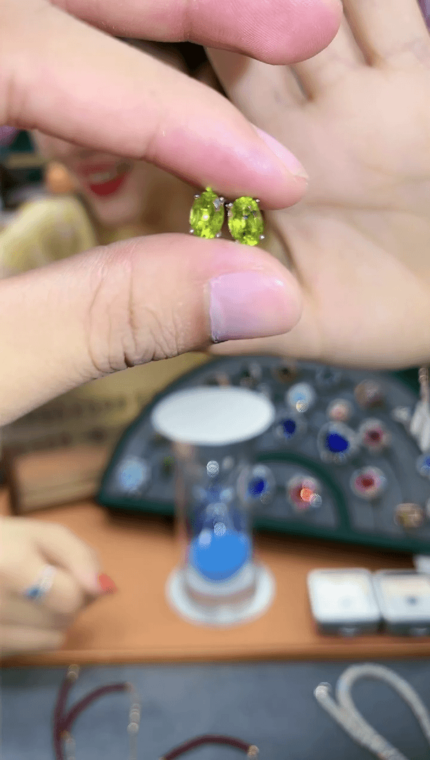 【闪购商品】橄榄石耳饰银S925镶嵌3-2