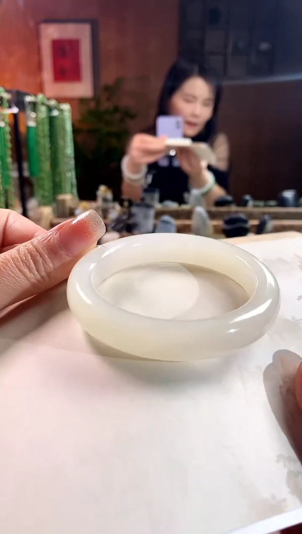 【闪购商品】和田玉手镯未镶嵌55