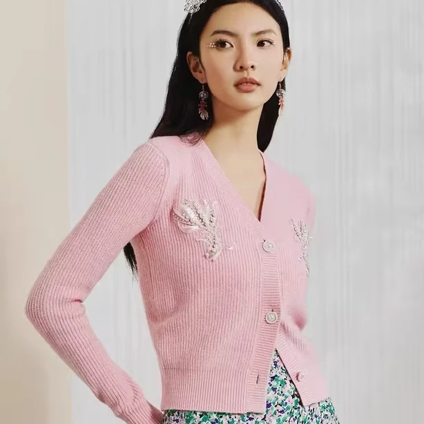【商场同款】鱼戏莲叶间MAXRIENY刺绣粉黛毛衫春款开衫针织上衣