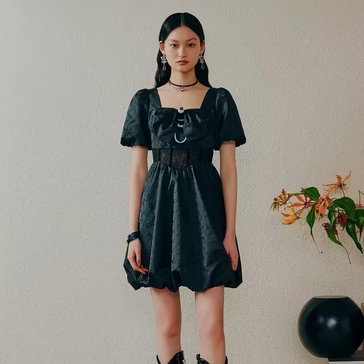 MAXRIENY蕾丝镂空花苞气质衬衫拼接连衣裙夏日甜美泡泡袖小黑莓裙