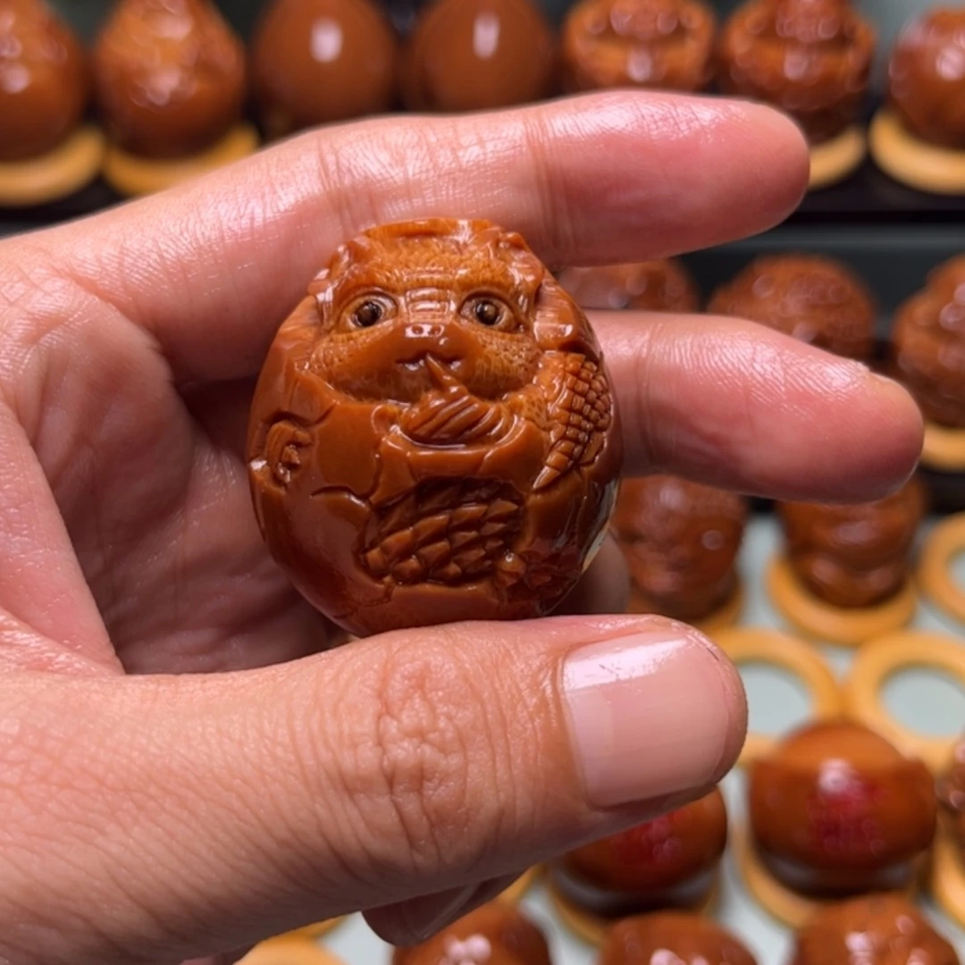 【闪购商品】橄榄核雕你****地